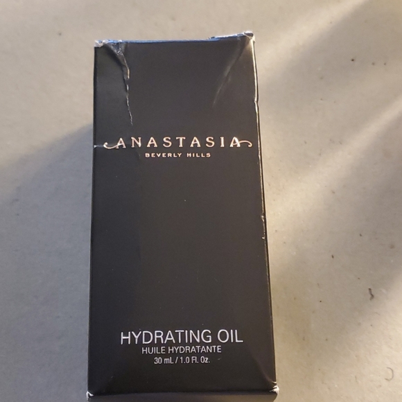 Hydrating Oil 🛢 - Picture 2 of 5
